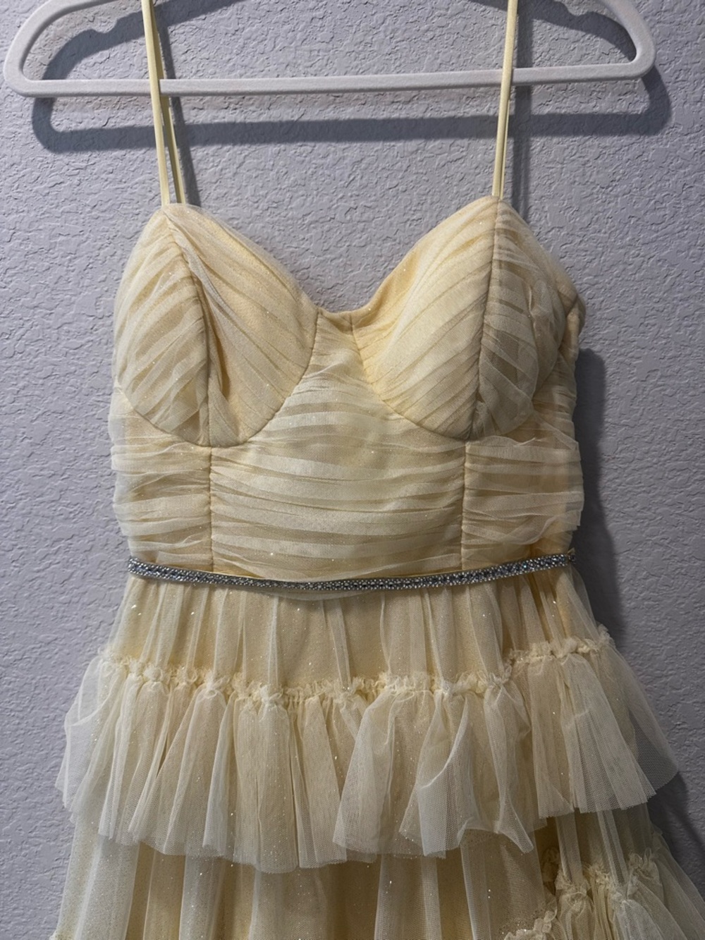 Elegant Spaghetti-Strap Prom Dress in Soft Yellow